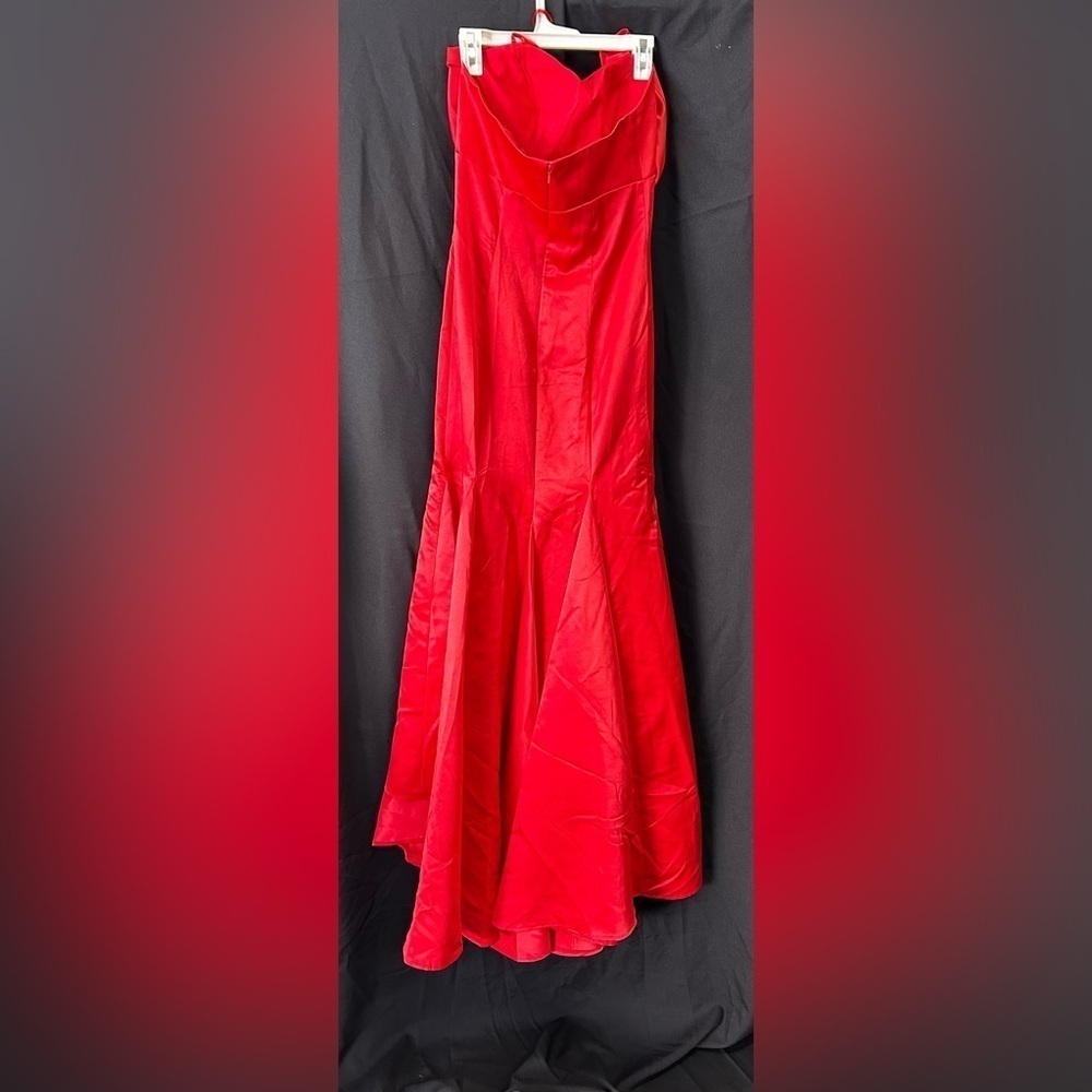 IEENA FOR MAC DUGGAL 49701 NWT
Red Strapless Bow Mermaid Gown - Picture 5 of 6